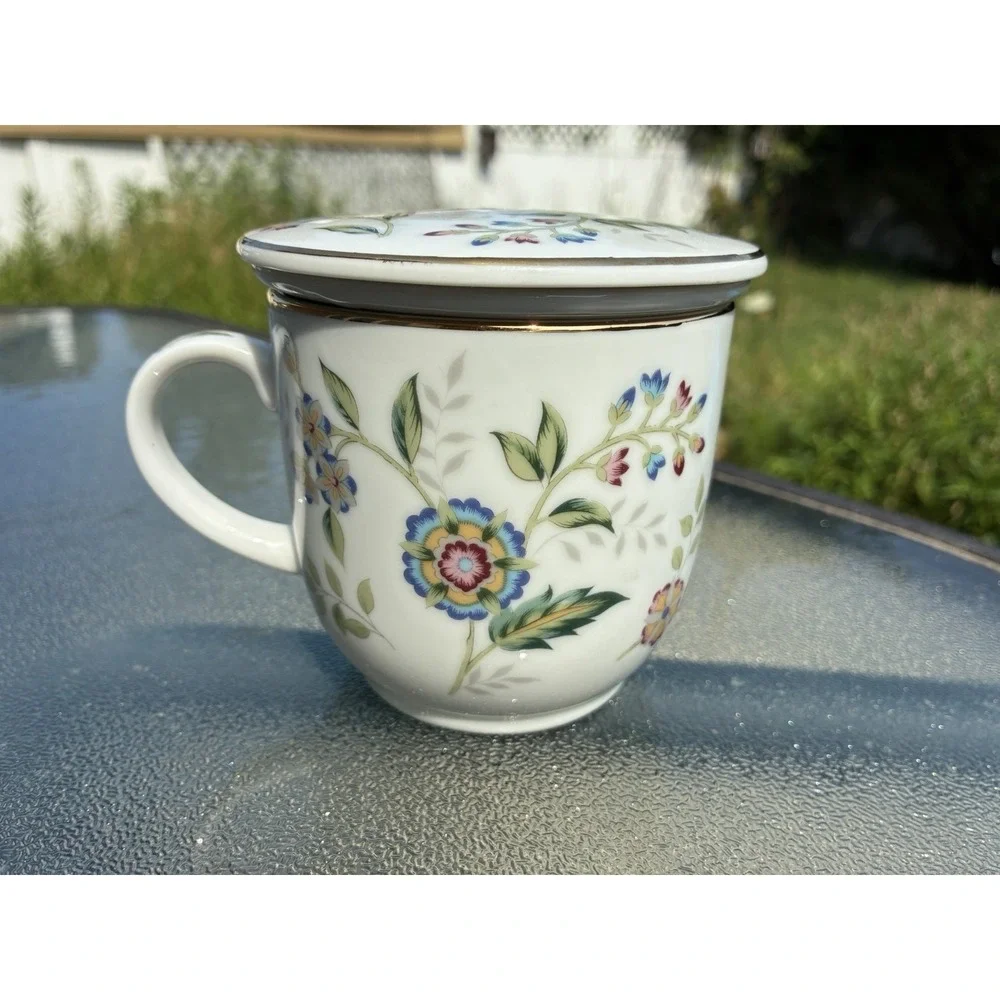 ANDREA BY SADEK PORCELAIN LIDDED TEA CUP WITH STRAINER INFUSER FLORAL 10 OZ
